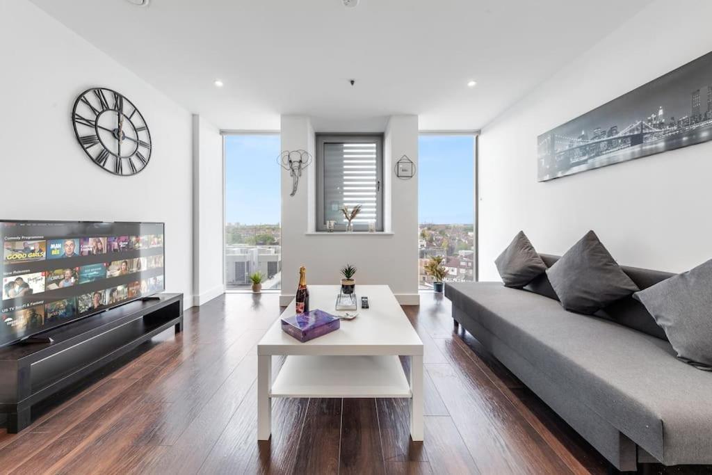 Amazing Britania 1 Bedroom Flat In London Bp40 Екстериор снимка