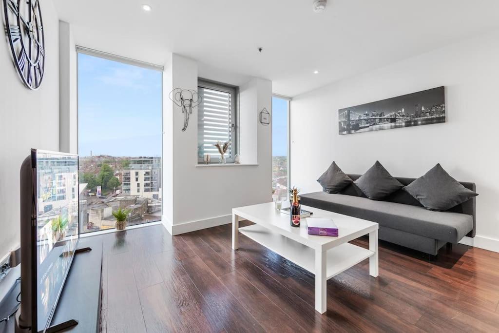 Amazing Britania 1 Bedroom Flat In London Bp40 Екстериор снимка