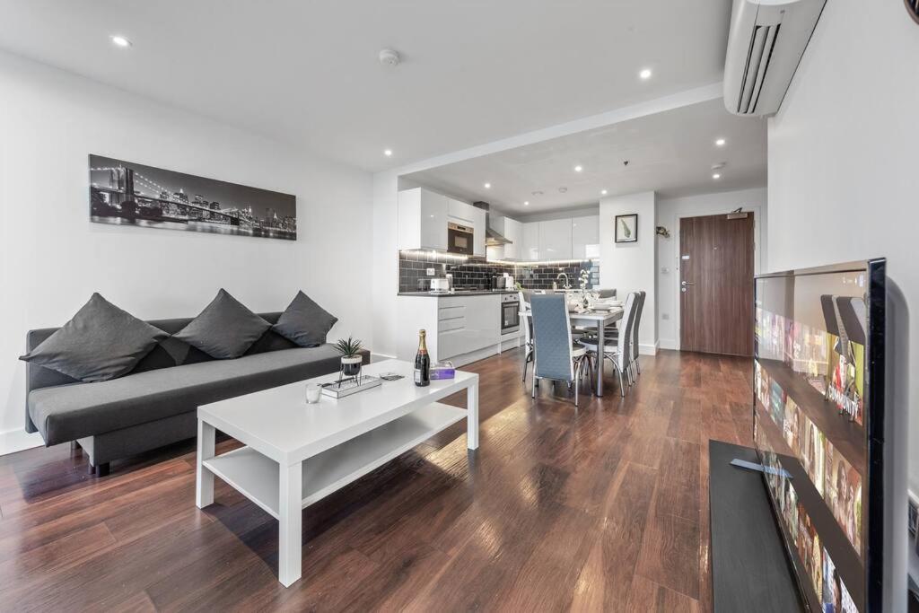 Amazing Britania 1 Bedroom Flat In London Bp40 Екстериор снимка
