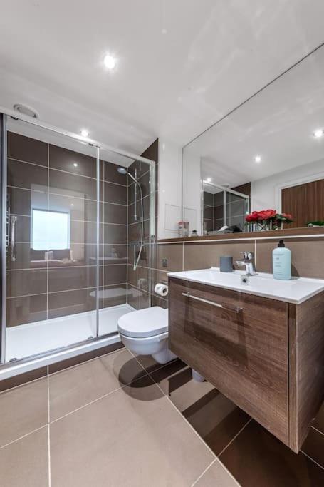 Amazing Britania 1 Bedroom Flat In London Bp40 Екстериор снимка